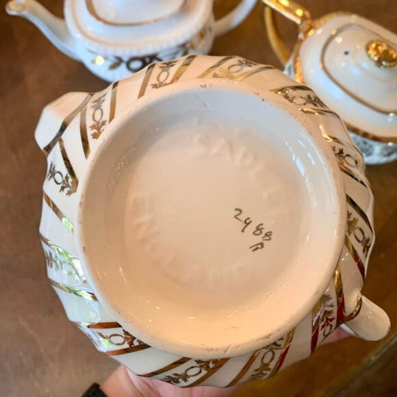 Stunning vintage gold Sadler and Georgian Gibsons teapots 👑 - Picture 7 of 8